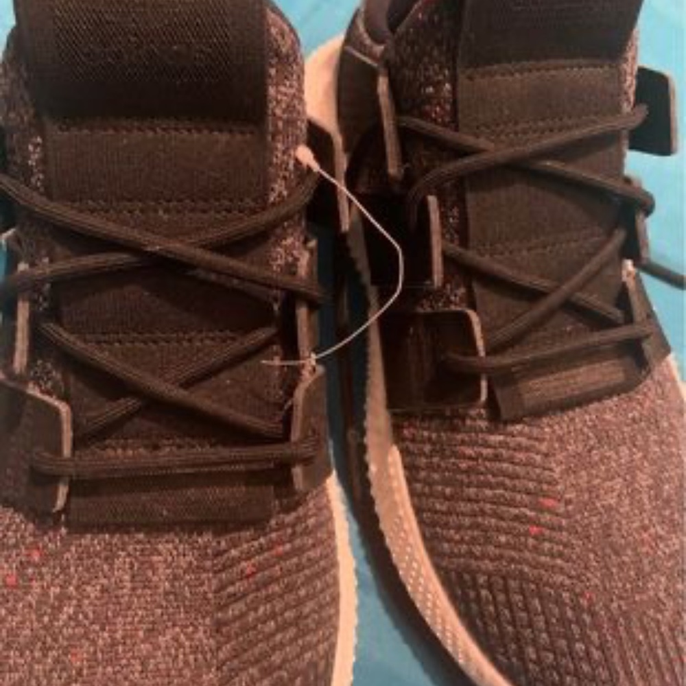 Men athletic shoes